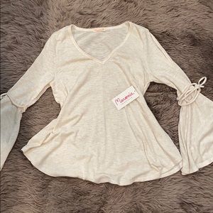 BEAND NEW sweater/top